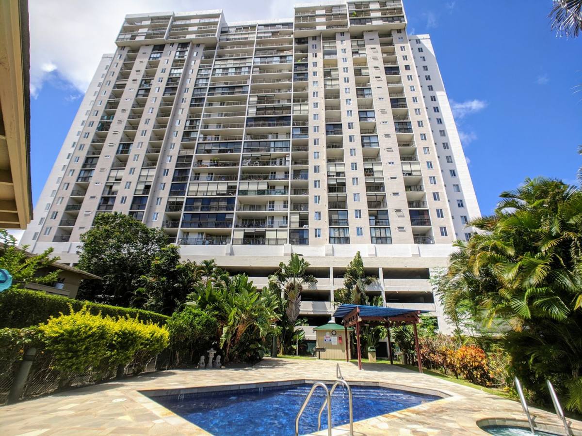 Apartment for rent at 2916 Date St, Honolulu, HI 96816