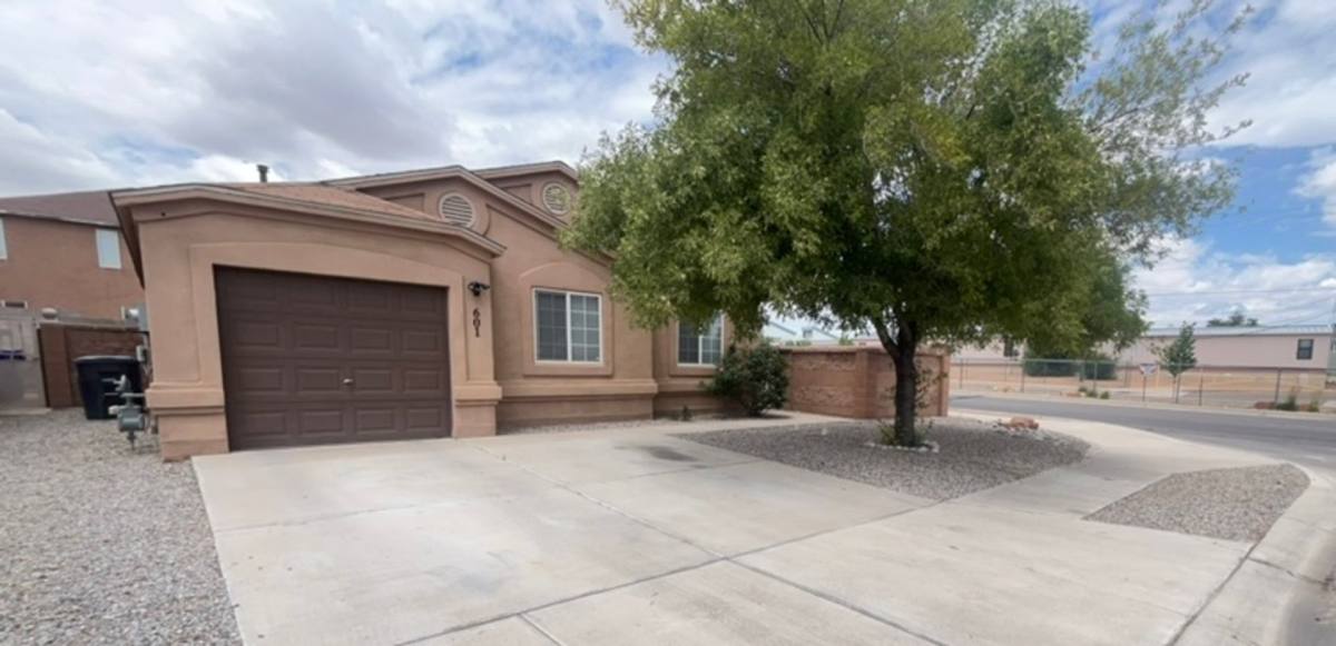 House for rent at 601 Torretta Dr SW, Albuquerque, NM 87121