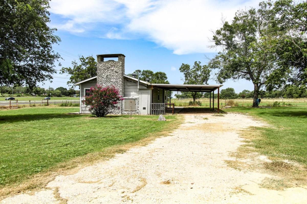 17673 IH-35 S, Lytle, TX 78052