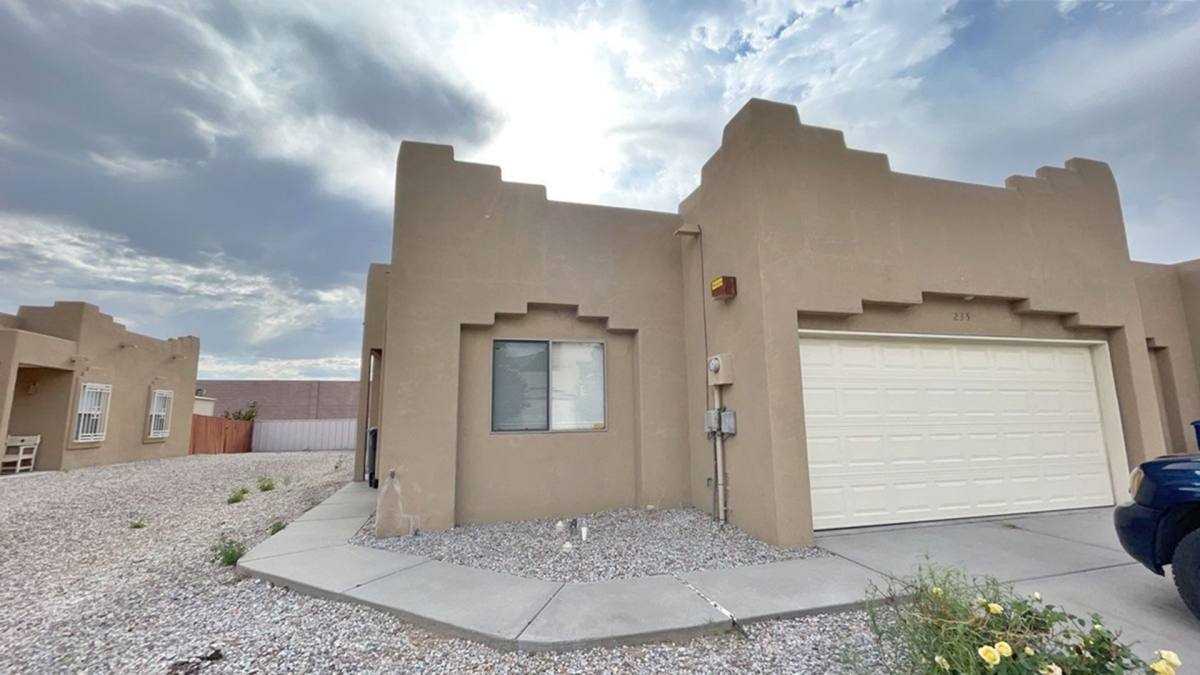 House for rent at 235 Glenridge Park Lane NE, Albuquerque, NM 87123