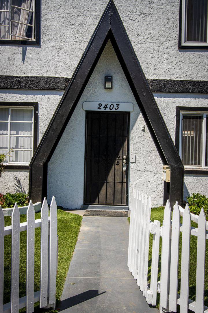Apartment for rent at 2403 Louella Ave, Venice, CA 90291