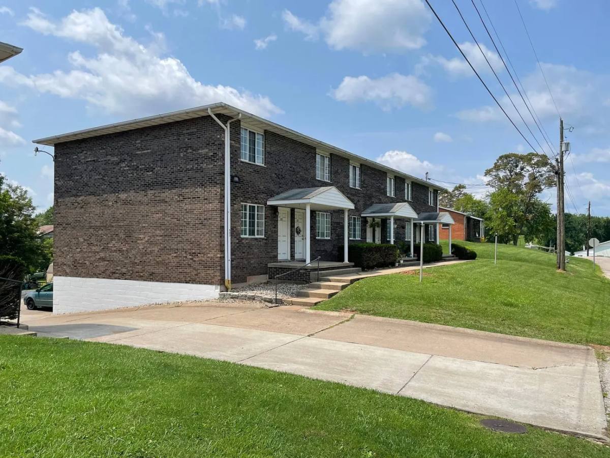 Apartment for rent at 880 Red Hill Rd, Parkersburg, WV 26101