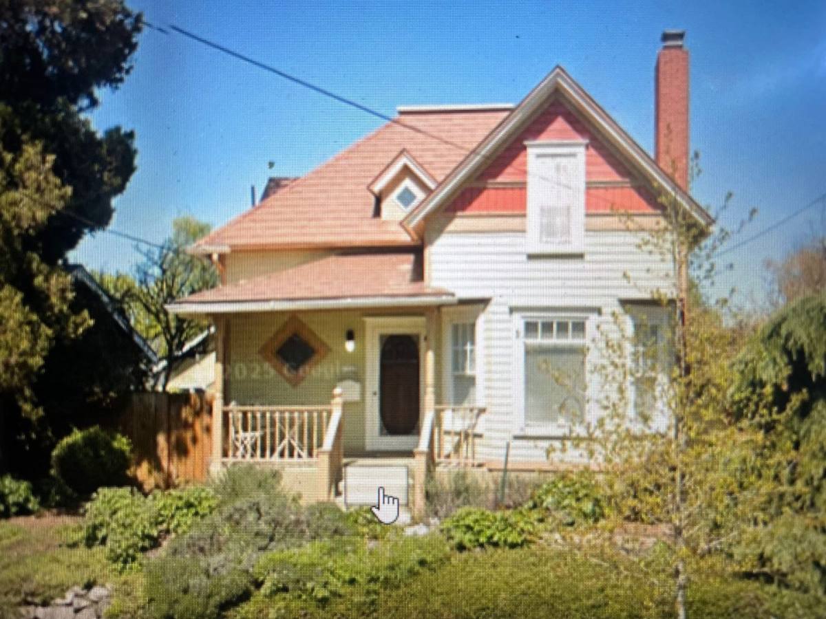 House for rent at 1725 N Sumner St, Portland, OR 97217