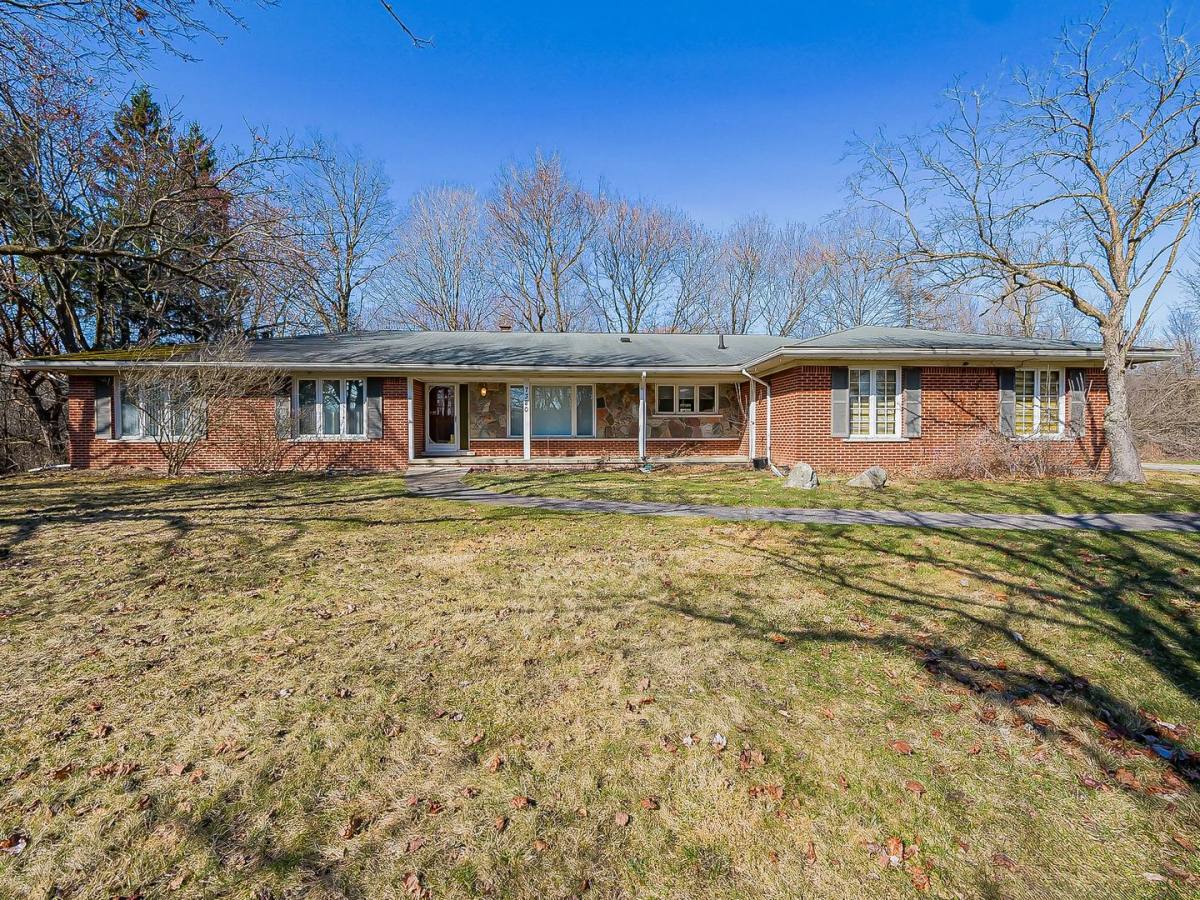 House for rent at 7380 Villamuer Rd, West Bloomfield, MI 48322