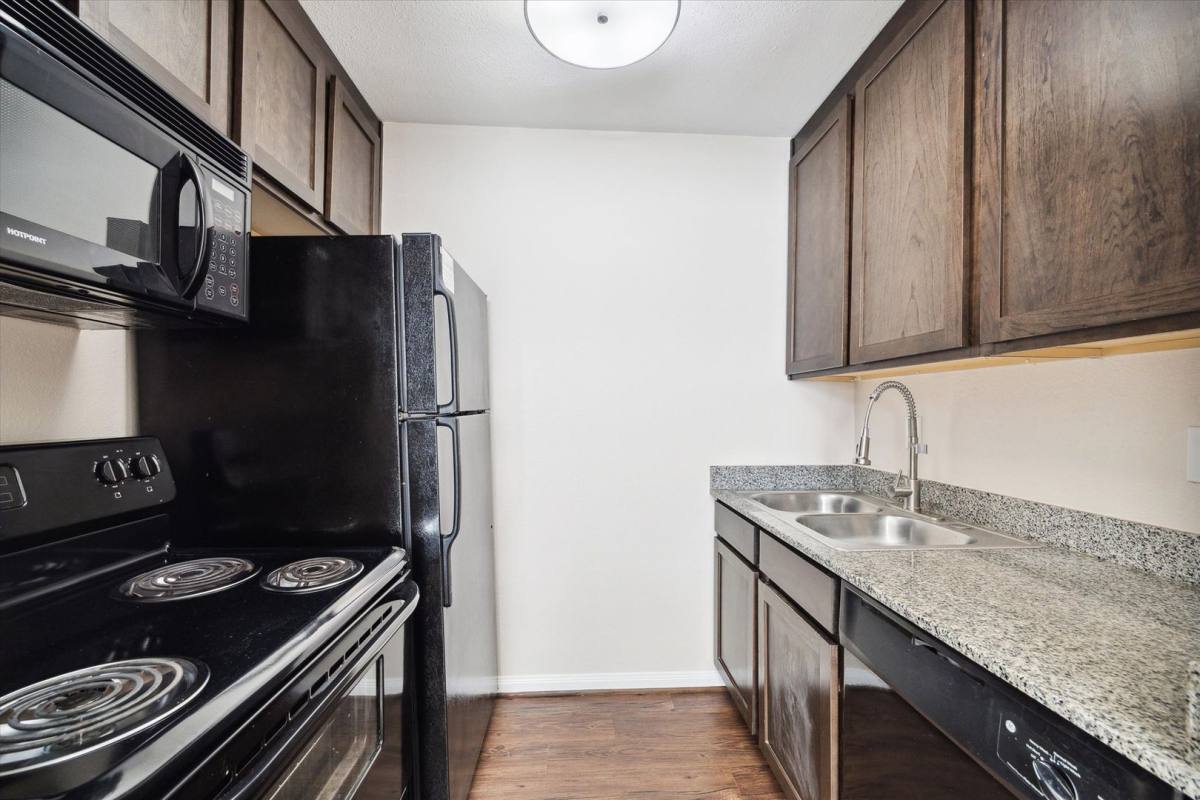 Apartment for rent at 214 W 17th, Houston, TX 77008