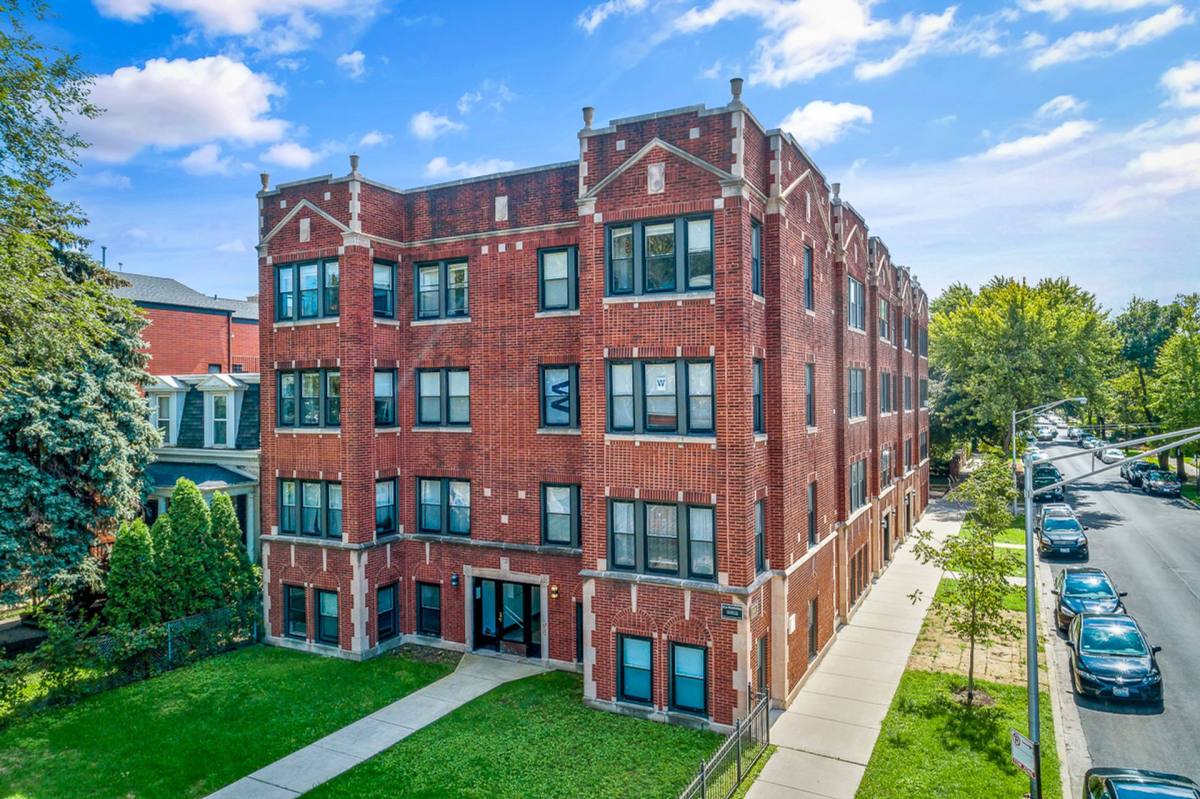 Apartment for rent at 2455 W Logan Blvd, Chicago, IL 60647