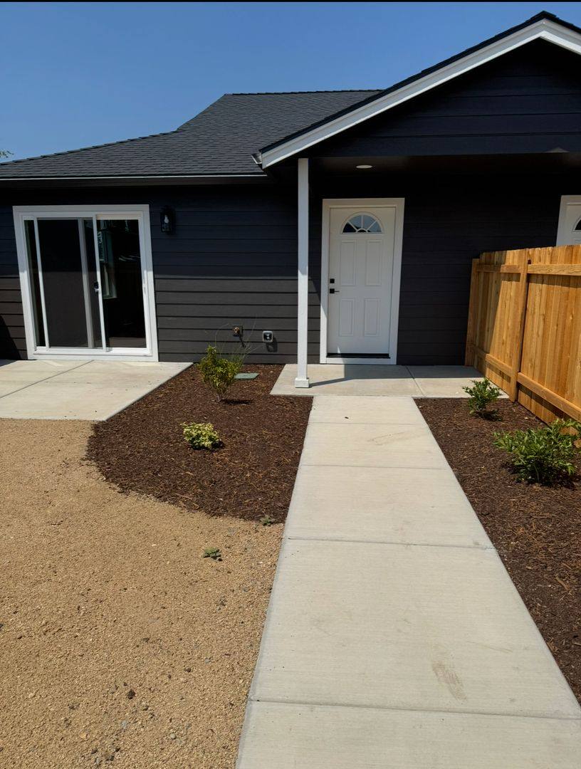 Apartment for rent at 150 Seroba Circle, Medford, OR 97501