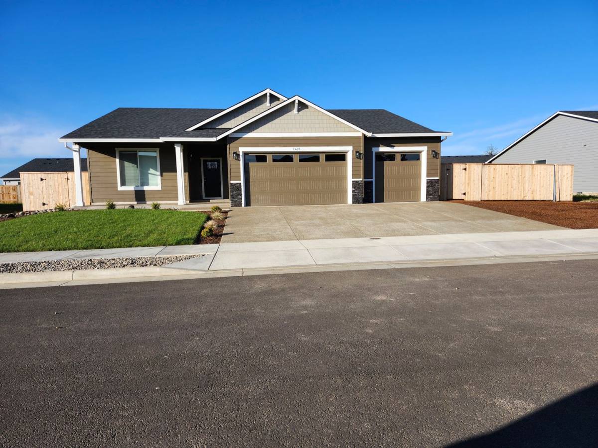 House for rent at 2421 Woodland Way NE, Albany, OR 97321