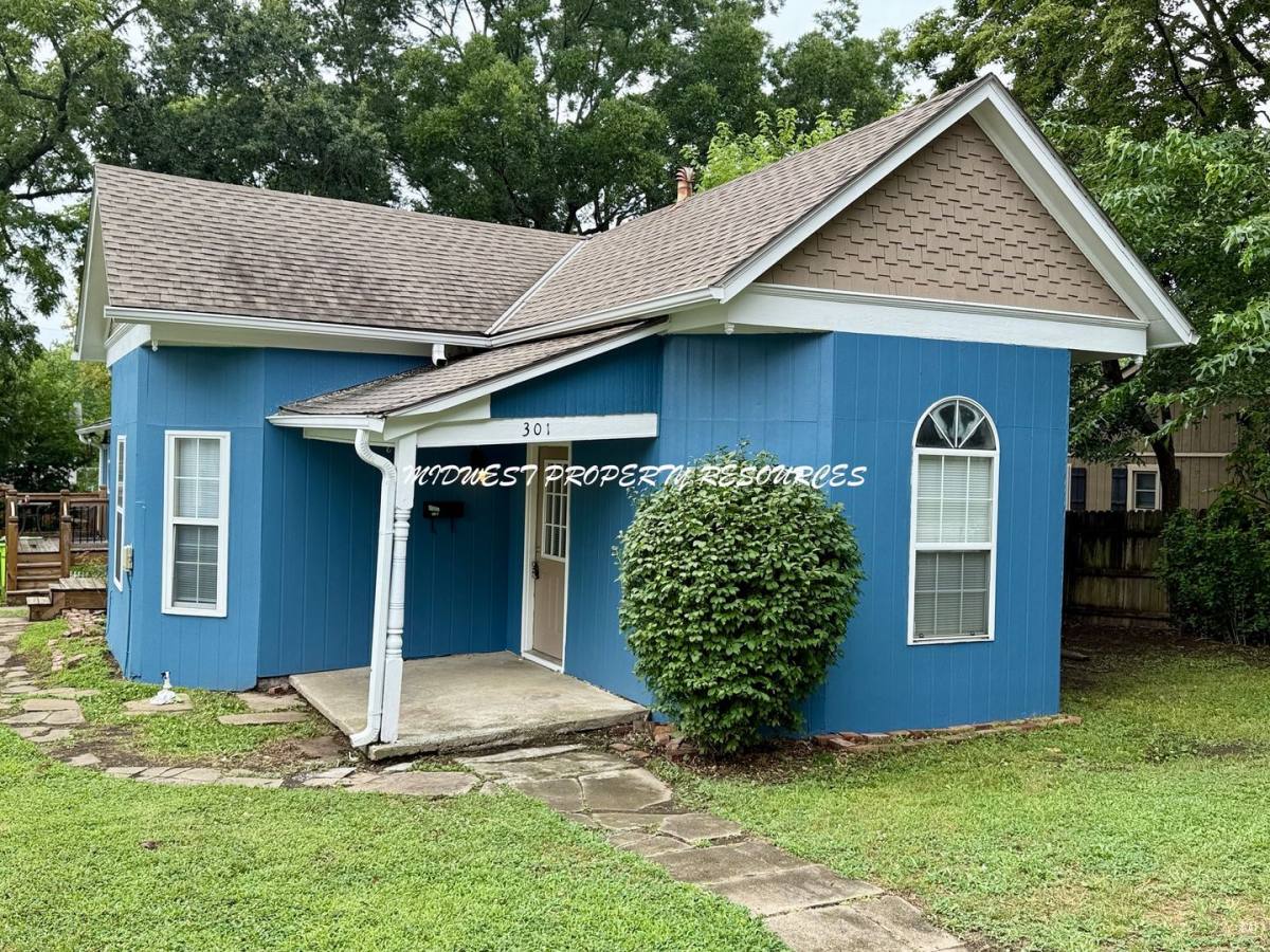 301 W Mechanic St, Harrisonville, MO 64701