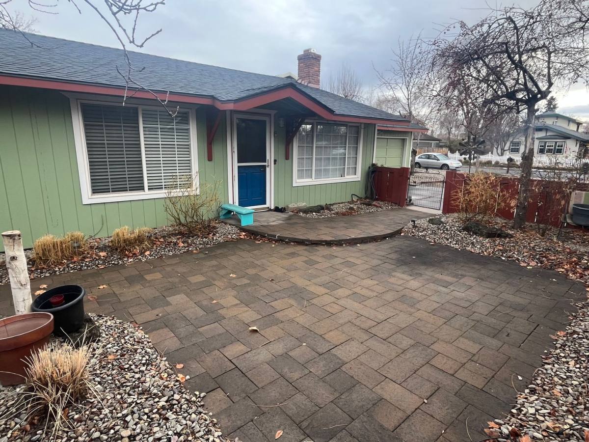 House for rent at 725 NW Birch Ave, Redmond, OR 97756