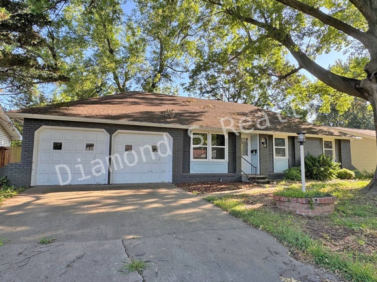 House for rent at 1417 W Berkeley St, Springfield, MO 65807