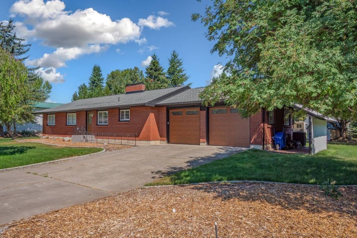 House for rent at 1305 E Victoria Ave, Hayden, ID 83835