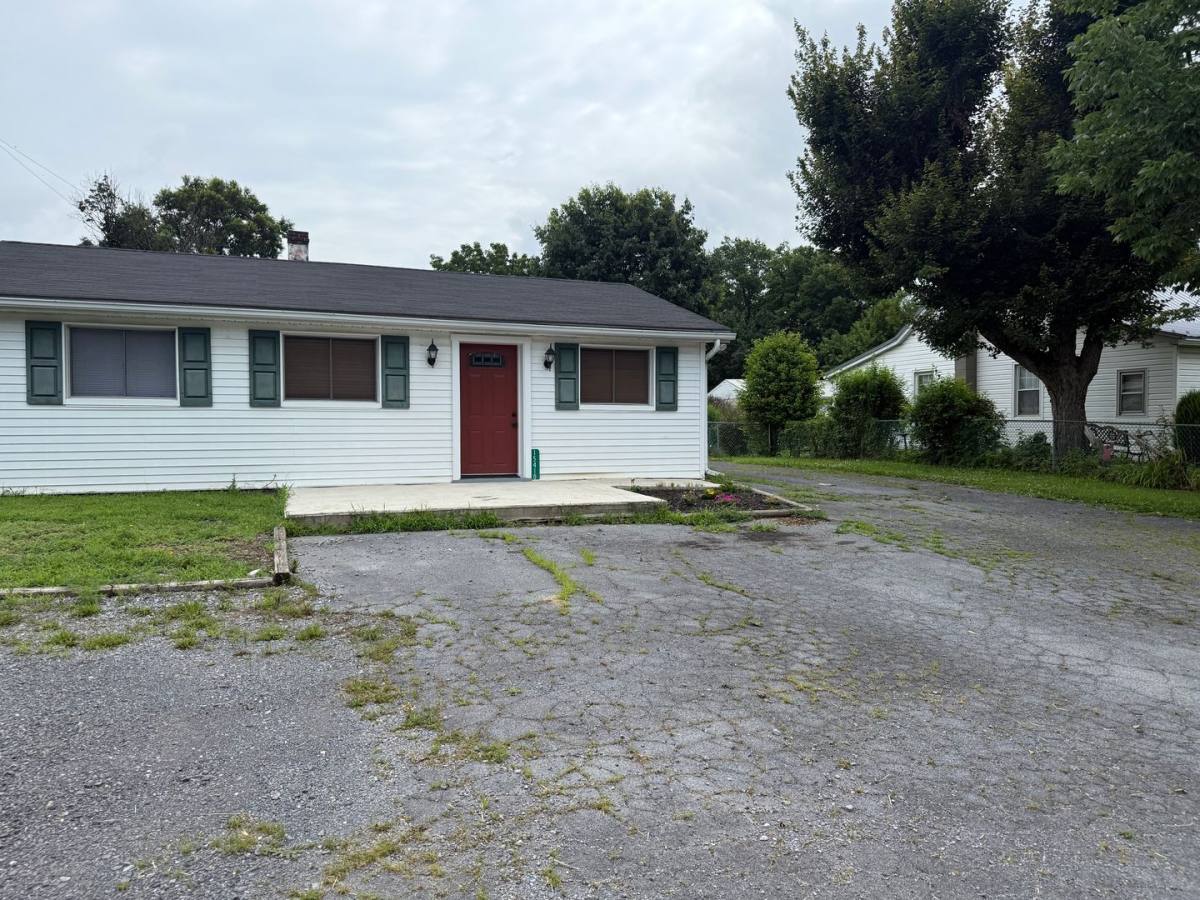 Apartment for rent at 15408-15410 Fairview Rd, Hagerstown, MD 21740