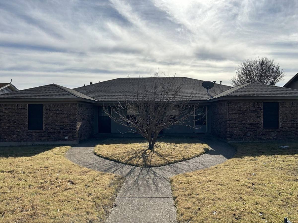 Apartment for rent at 1300 N Nolan River Rd, Cleburne, TX 76033