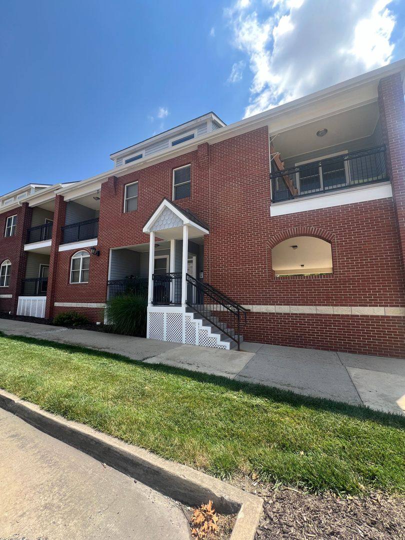 Apartment for rent at 2100 Cherry Hill Dr, Columbia, MO 65203