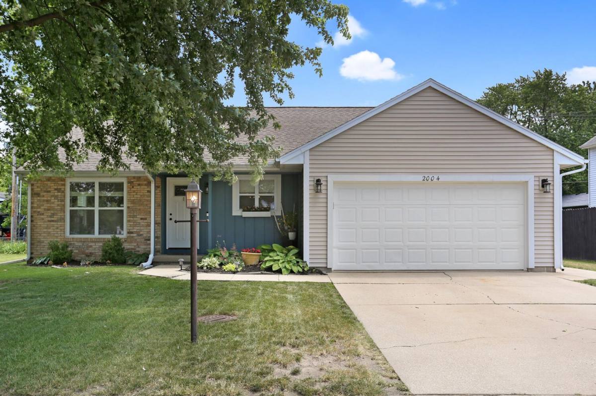 House for rent at 2004 Scottsdale Dr, Champaign, IL 61821