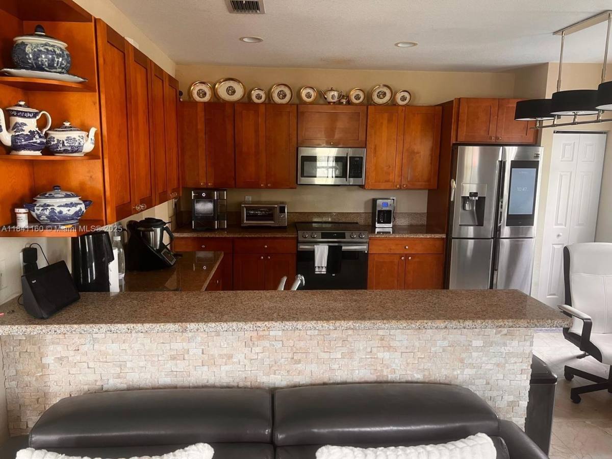 Townhouse for rent at 7480 NW 114th Path, Miami, FL 33178