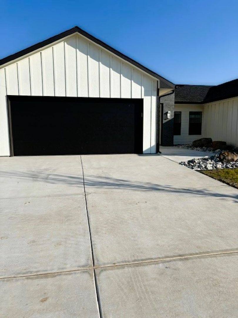 Apartment for rent at 5216 18 S Chase Circle, Wichita, KS 67217