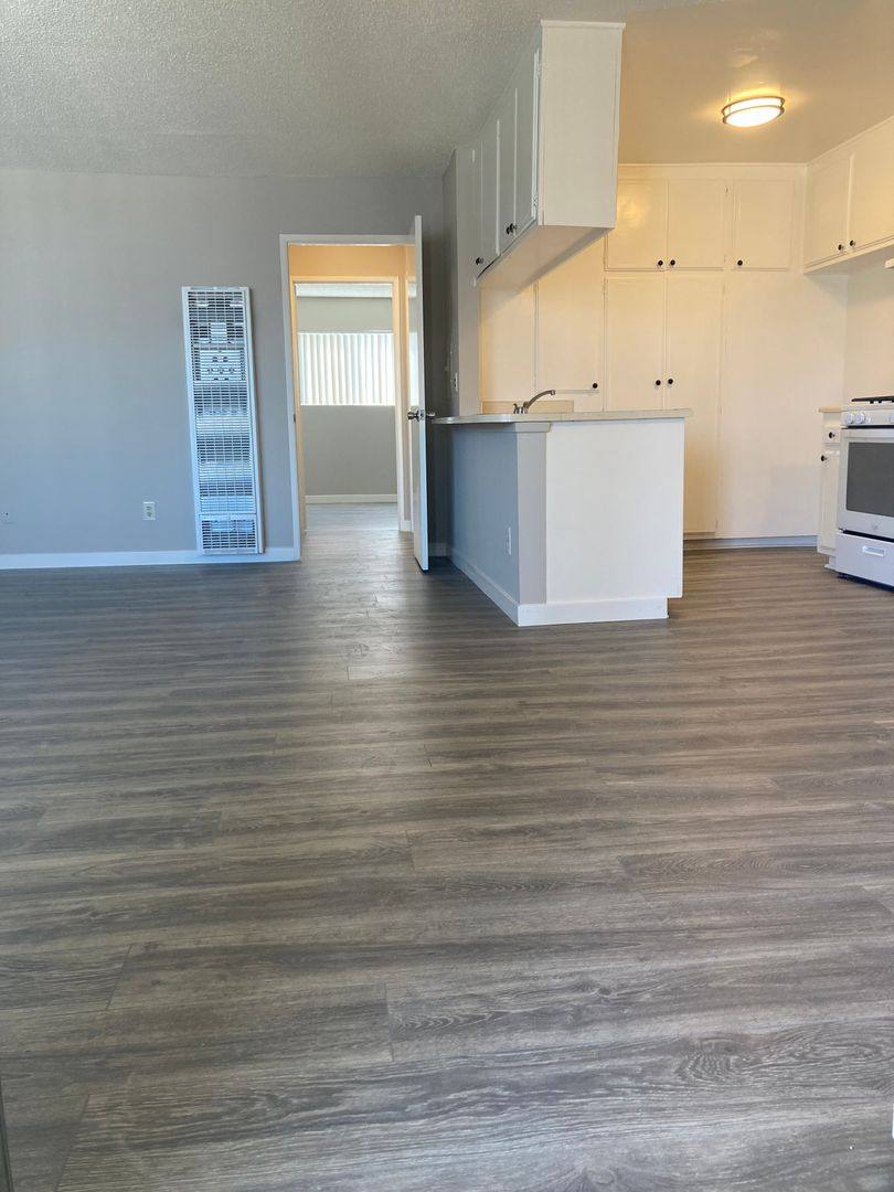 Apartment for rent at 18521 Prairie St, Northridge, CA 91324