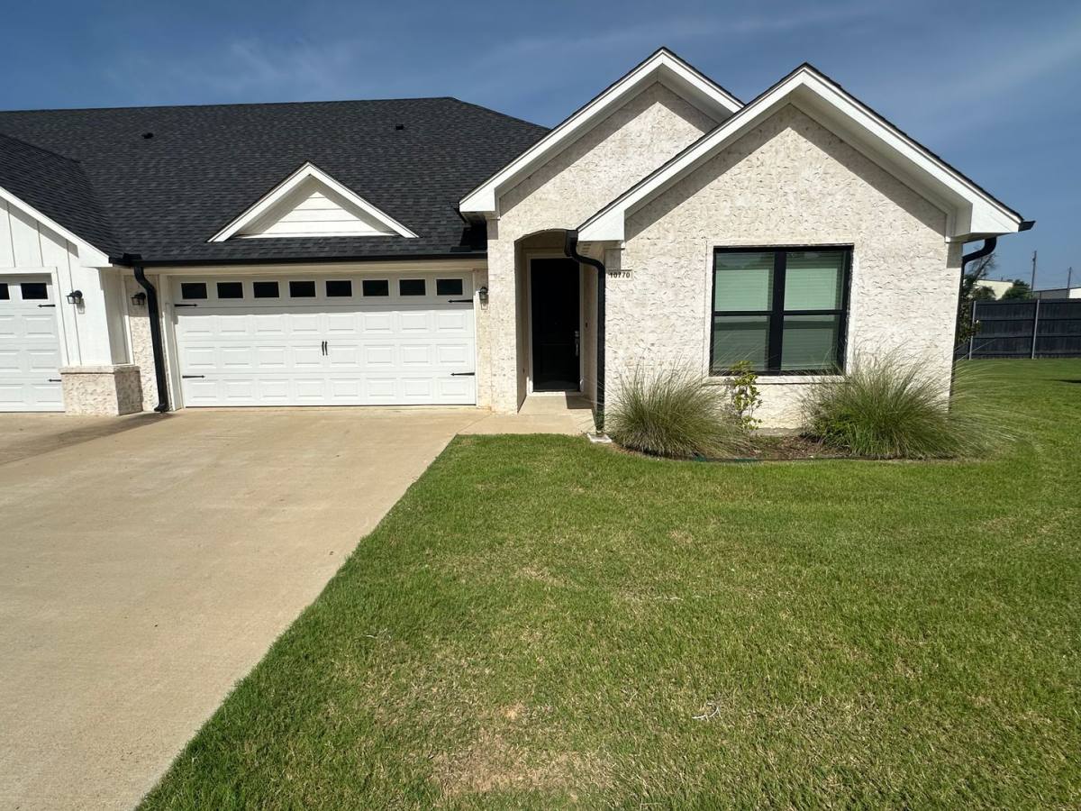 Townhouse for rent at 10770 Cr, Flint, TX 75762