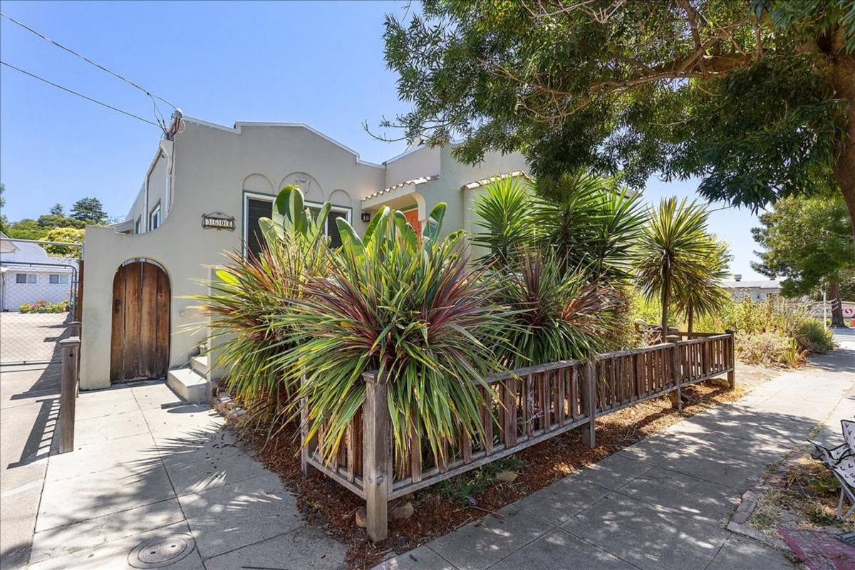 House for rent at 3608 Fruitvale Ave, Oakland, CA 94602