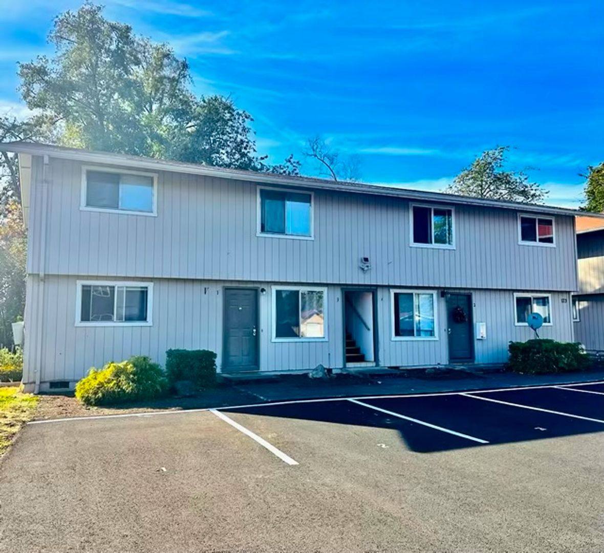Apartment for rent at 173 W C St, Lebanon, OR 97355