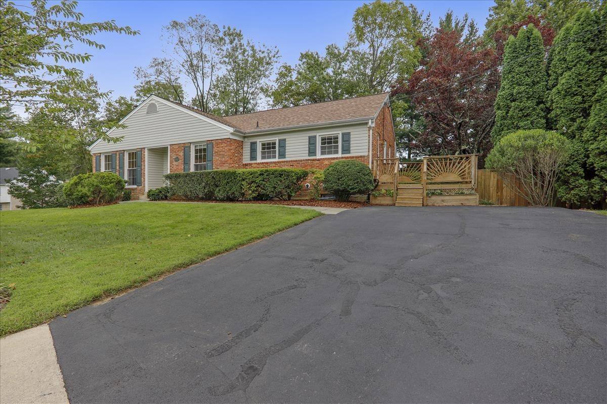 House for rent at 44 Orchard Way N, Potomac, MD 20854