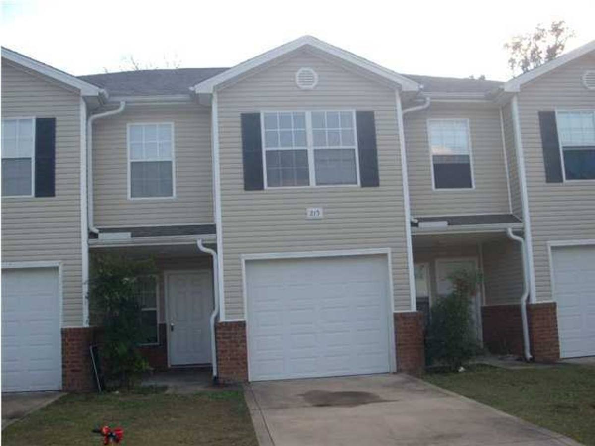 House for rent at 215 Johnson Court, Crestview, FL 32536