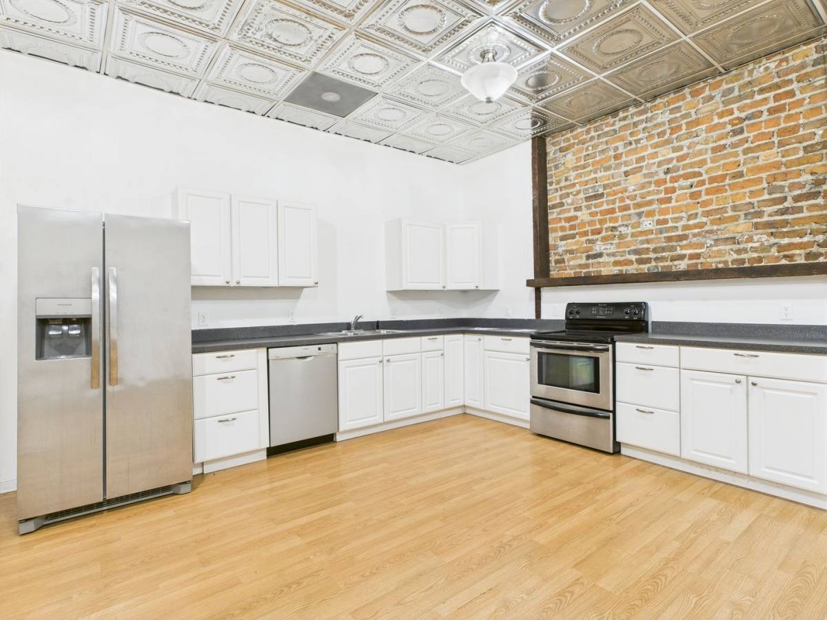 Apartment for rent at 135 W Old St, Petersburg, VA 23803