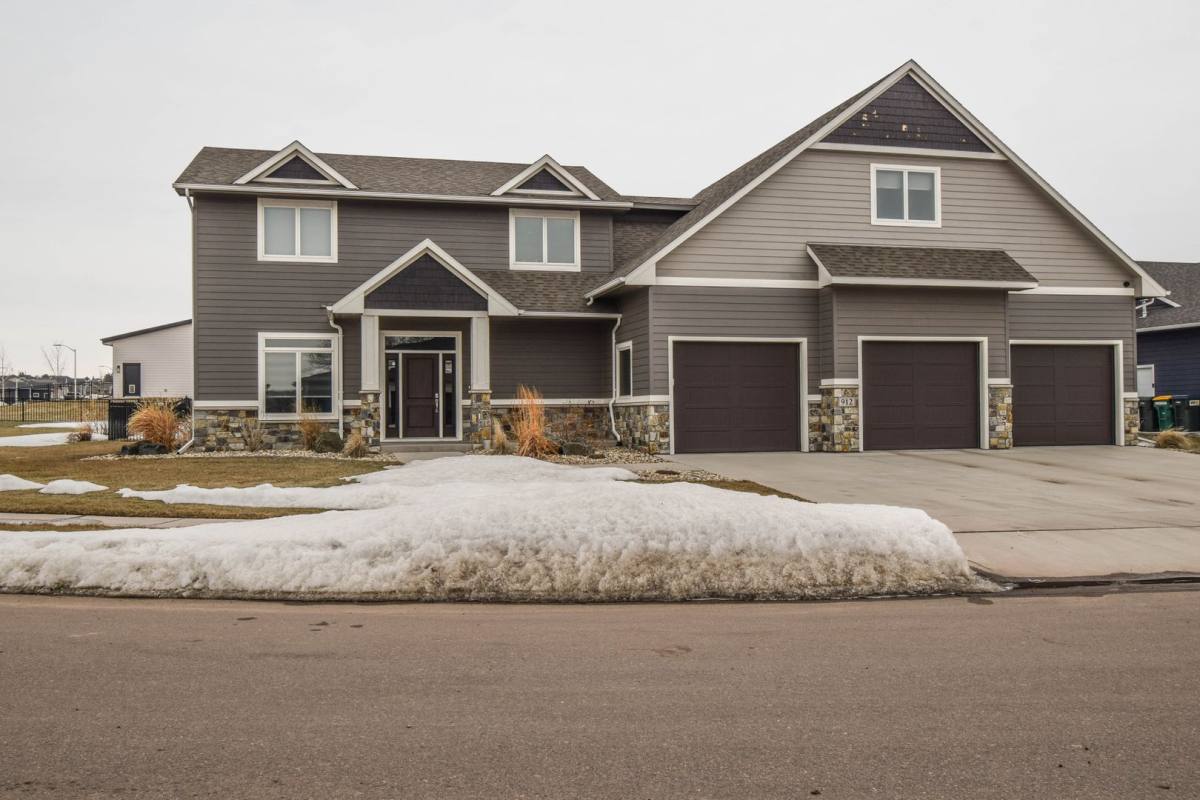 House for rent at 912 S Torrey Pine Lane, Sioux Falls, SD 57110