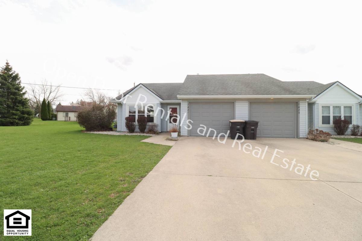 Apartment for rent at 1421 1423 Fieldstone Dr, Fort Wayne, IN 46815