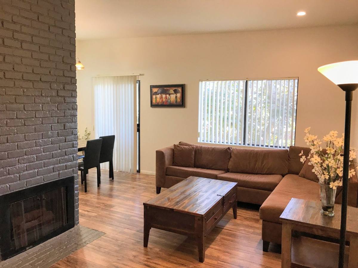 Apartment for rent at 11905 Avon Way, Los Angeles, CA 90066