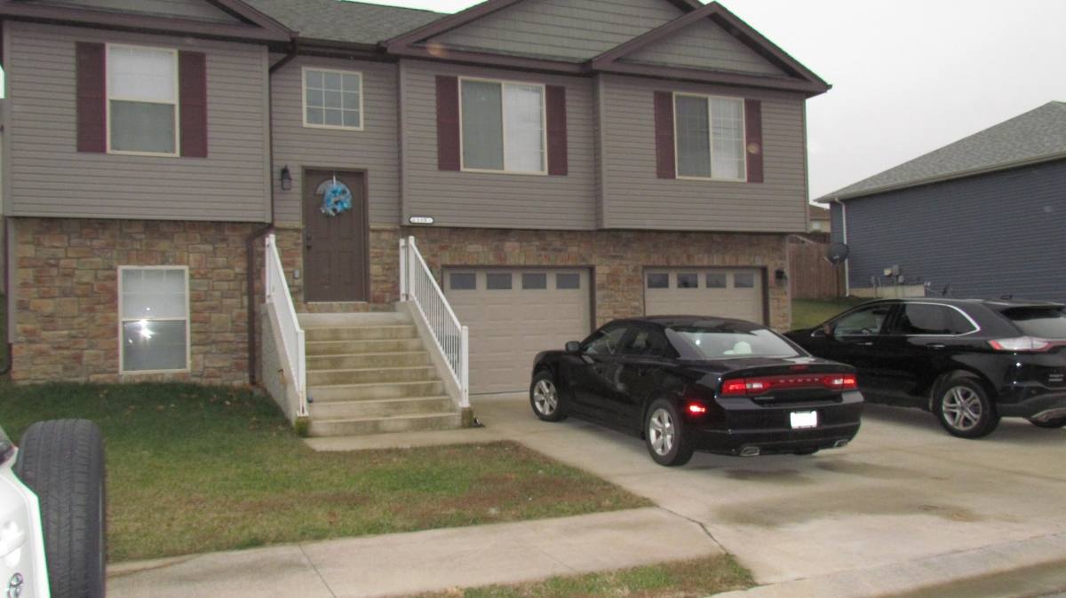 House for rent at 100 Iron Court, Saint Robert, MO 65584