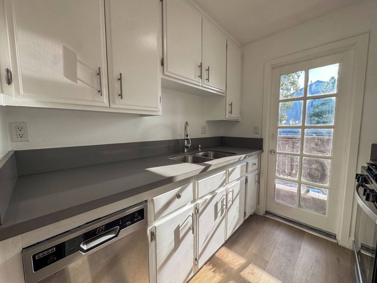 Apartment for rent at 924 Gaviota Ave, Long Beach, CA 90813