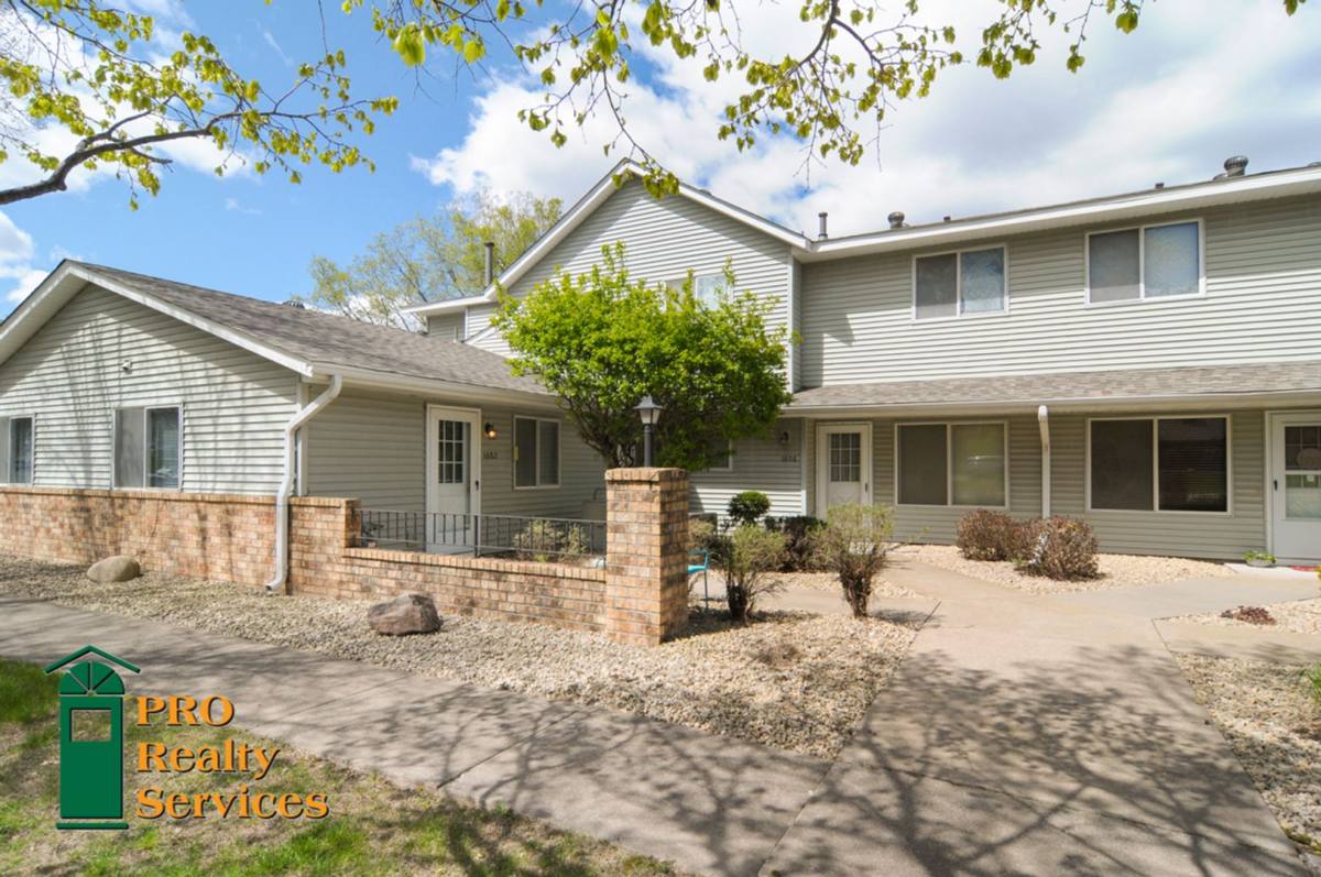 Townhouse for rent at 1602 Helmo Ave N, Saint Paul, MN 55128