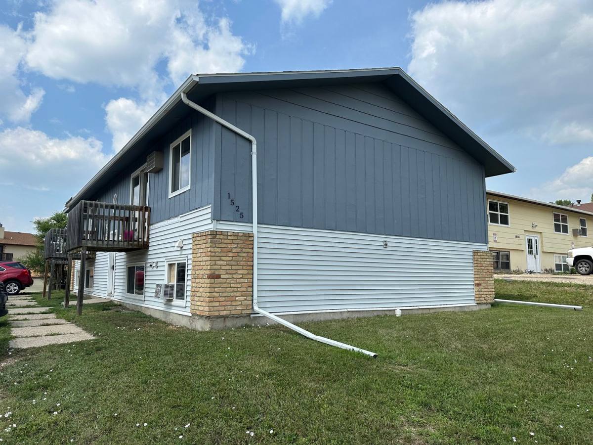 Apartment for rent at 1525 12th St NW, Minot, ND 58703