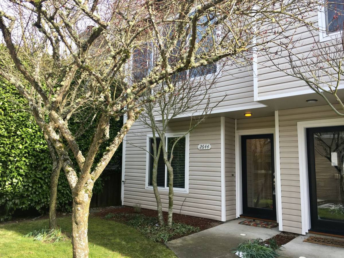 Townhouse for rent at 2644 42nd Ave SW, Seattle, WA 98116