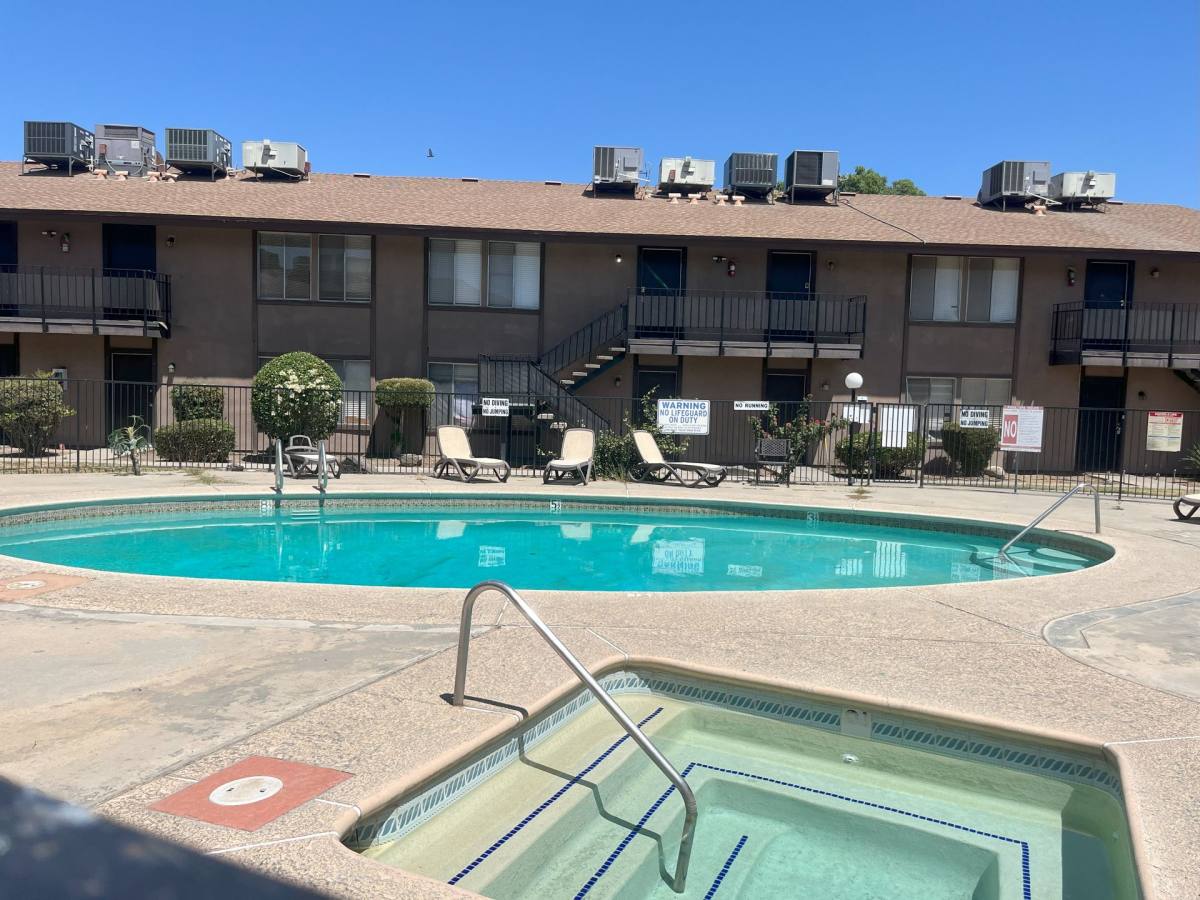 Apartment for rent at 3535 W Campus Ave, Visalia, CA 93277
