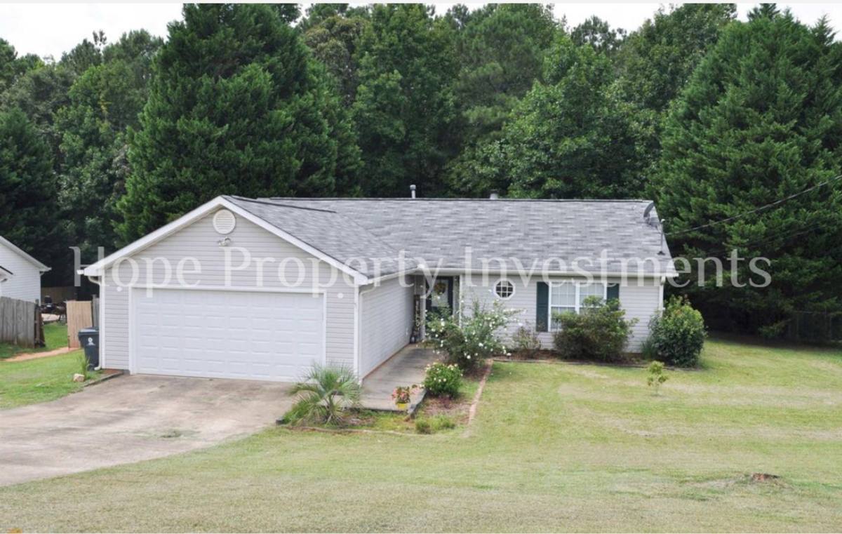 House for rent at 55 Canterbury Dr, Grantville, GA 30220