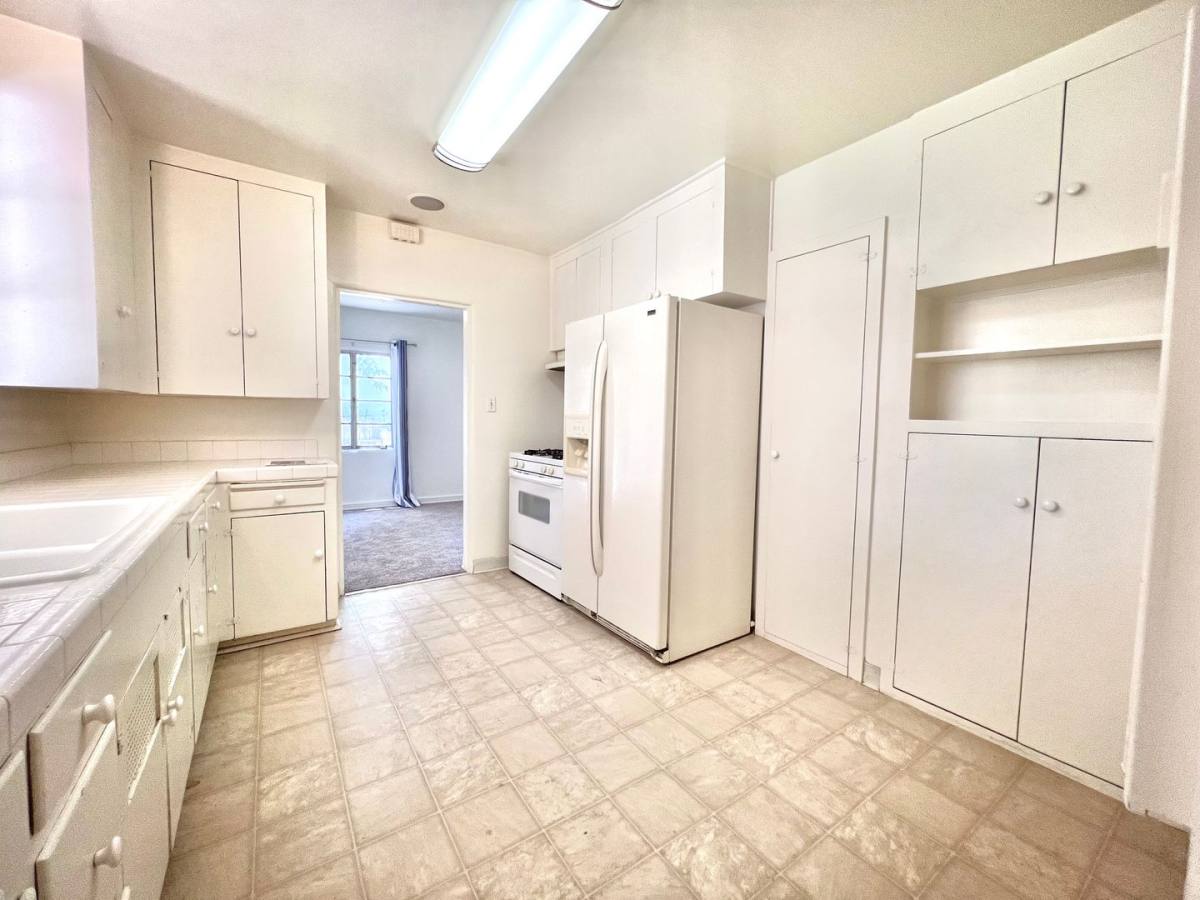Apartment for rent at 331 - 1 2 W, San Bernardino, CA 92405