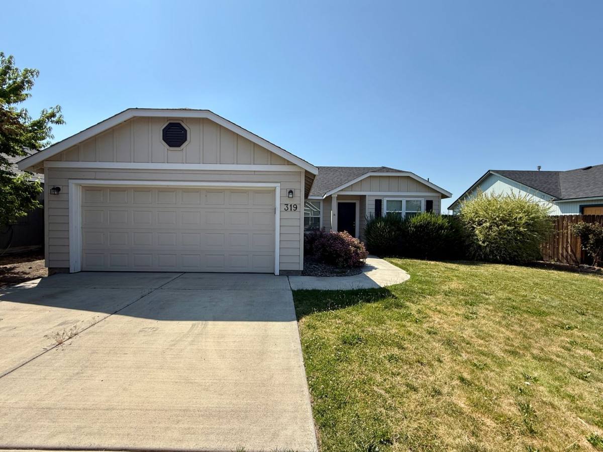 House for rent at 319 SW 33rd Dr, Redmond, OR 97756