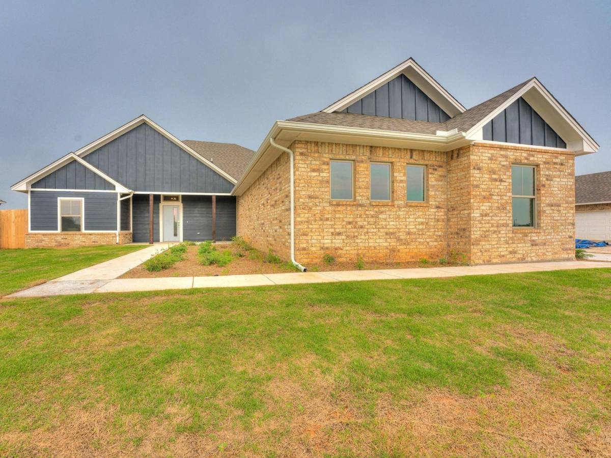 House for rent at 9617 Lake Gohar Dr, Yukon, OK 73099