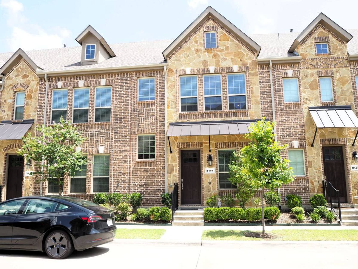 Townhouse for rent at 2424 Siskiyou, The Colony, TX 75056