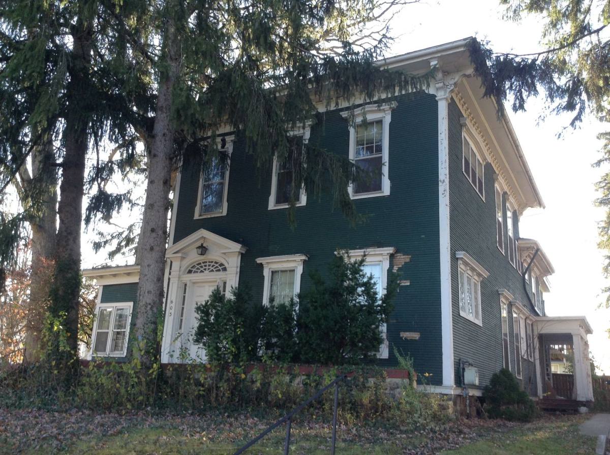 Apartment for rent at 603 W Washington Ave, Jackson, MI 49201