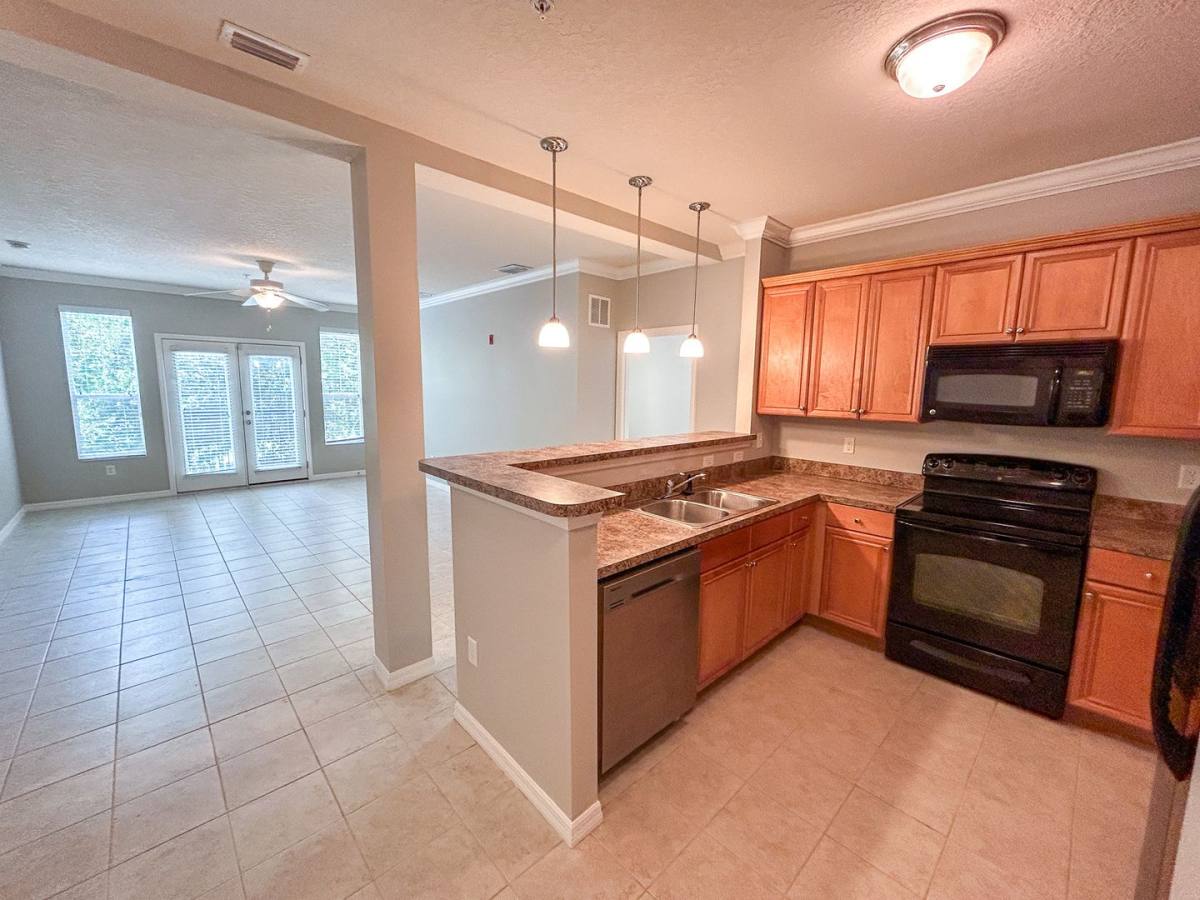 Condo for rent at 1185 SW 9th Rd #214, Gainesville, FL 32601