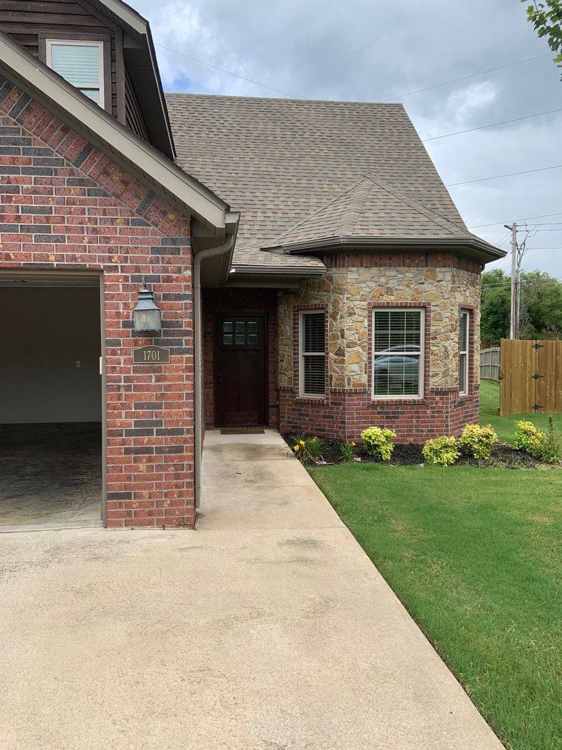 House for rent at 1701 SW Stonegrove Rd, Bentonville, AR 72712