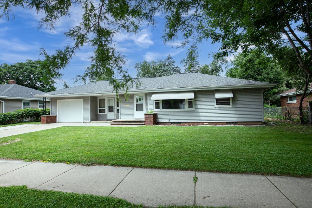 House for rent at 2213 N Mason St, Appleton, WI 54914