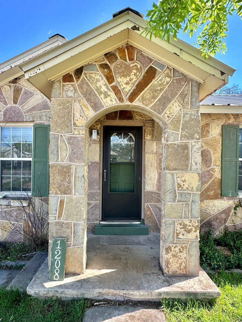 House for rent at 1208 Hassell, San Angelo, TX 76901