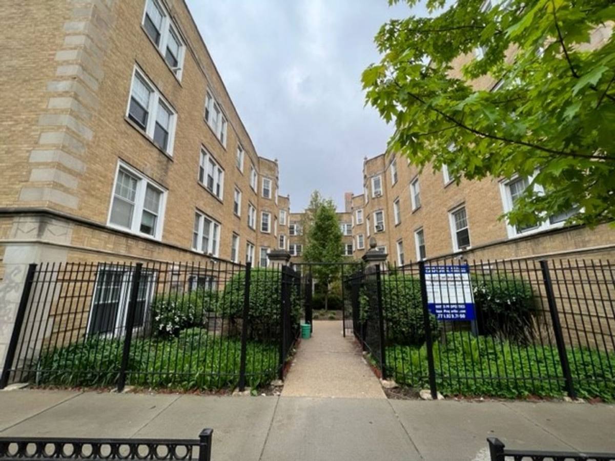 Apartment for rent at 2333-41 W Addison, Chicago, IL 60618