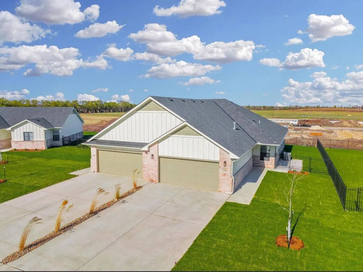 Townhouse for rent at 2133 W Elk Ridge Ave, Goddard, KS 67052